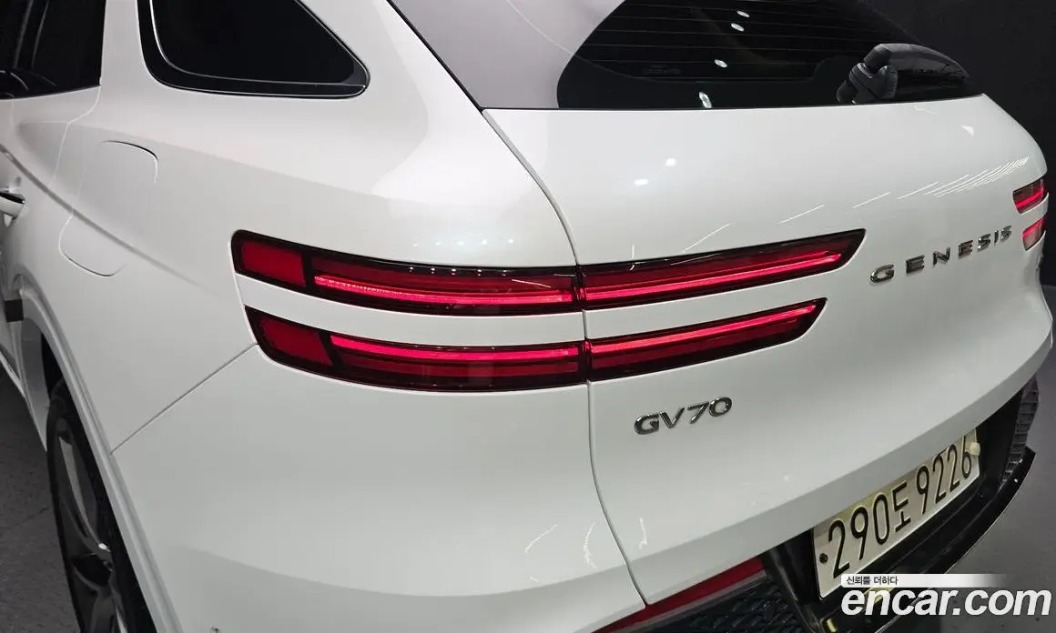 Genesis GV70 2023 2.5 автомат (гидро), фото 8