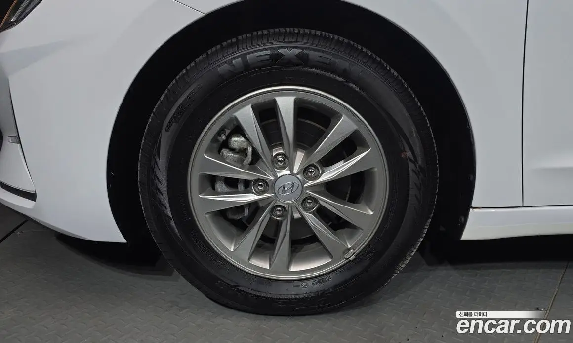 Hyundai Avante 2019 1.6 автомат (гидро), фото 5