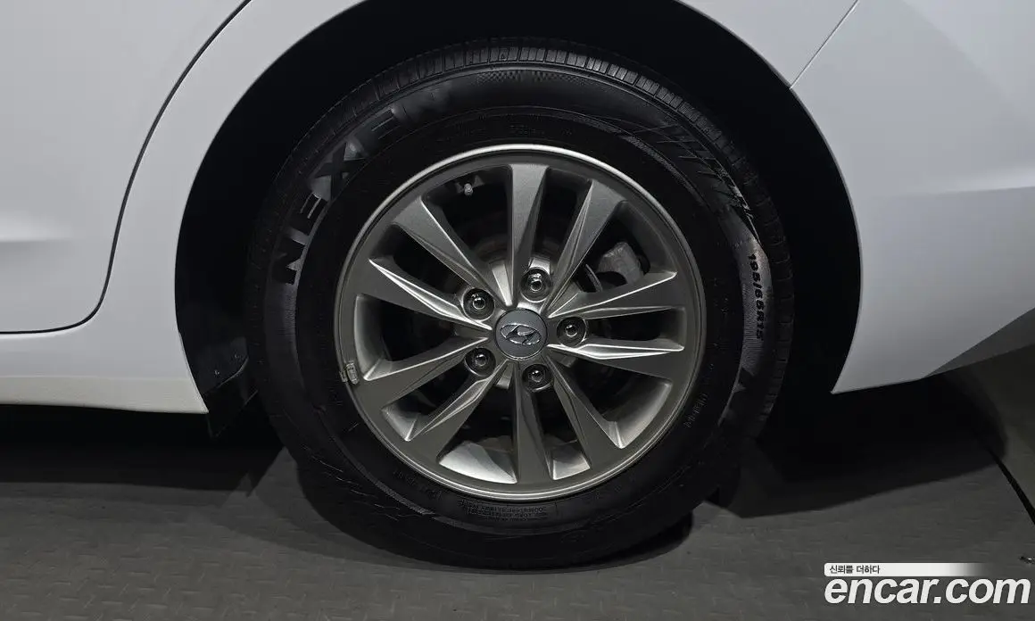 Hyundai Avante 2019 1.6 автомат (гидро), фото 7