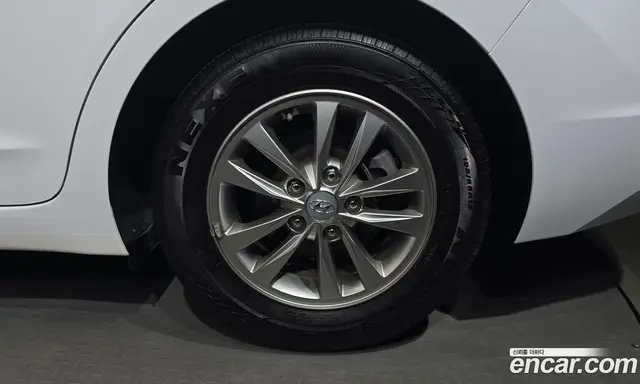 Hyundai Avante 2019 1.6 автомат (гидро), миниатюра 7