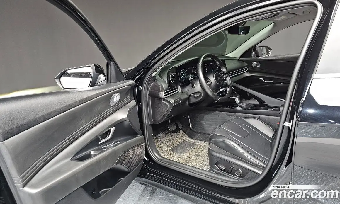 Hyundai Avante 2021 1.6 автомат (гидро), фото 13