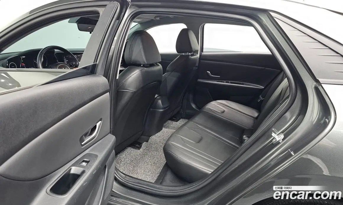 Hyundai Avante 2023 1.6 автомат (гидро), фото 17