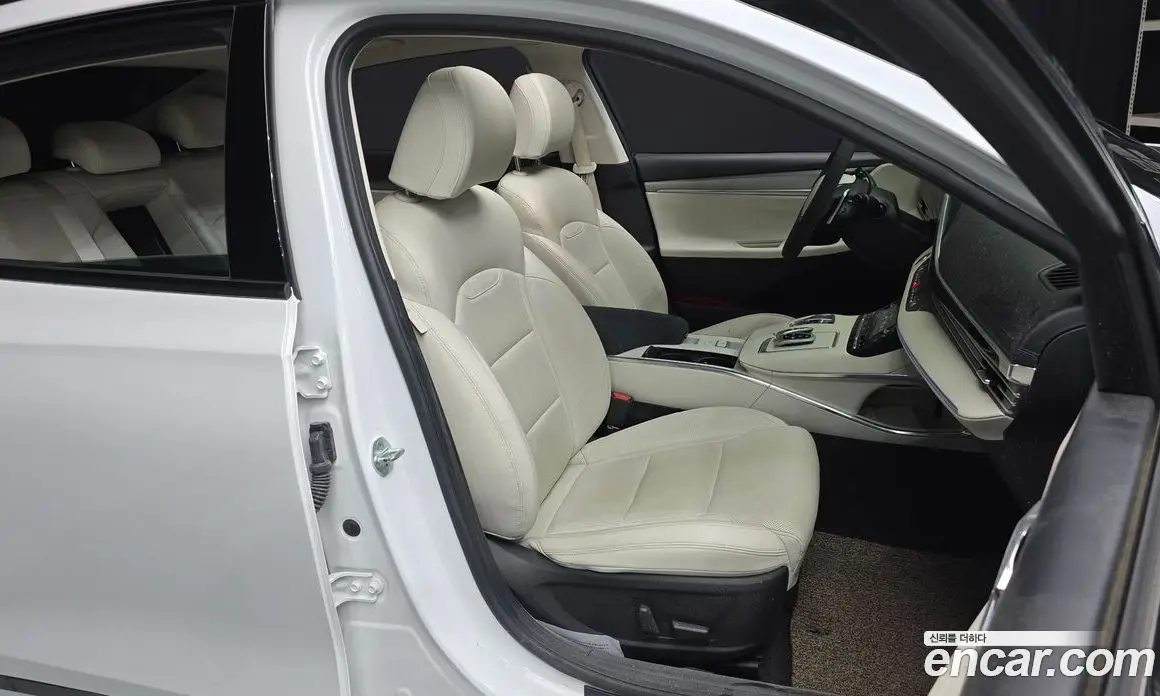 Hyundai Grandeur 2022 3.3 автомат (гидро), фото 17