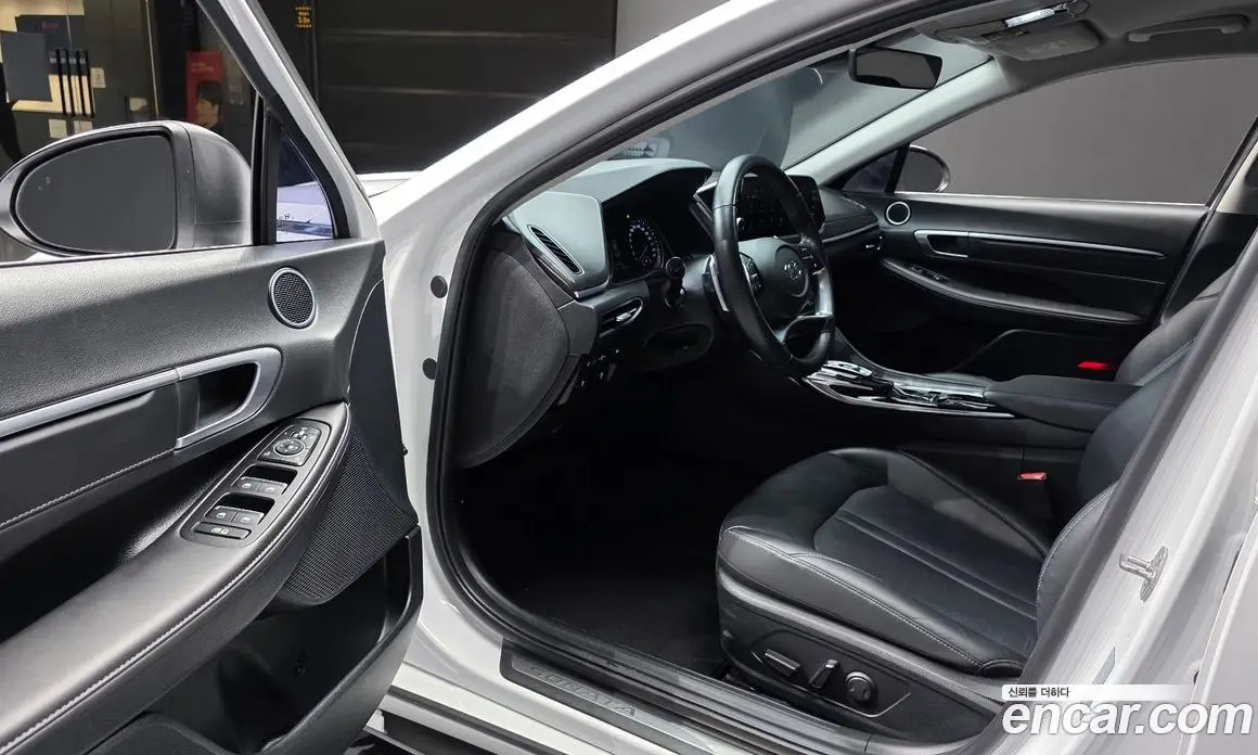 Hyundai Sonata 2023 2.0 автомат (гидро), фото 13