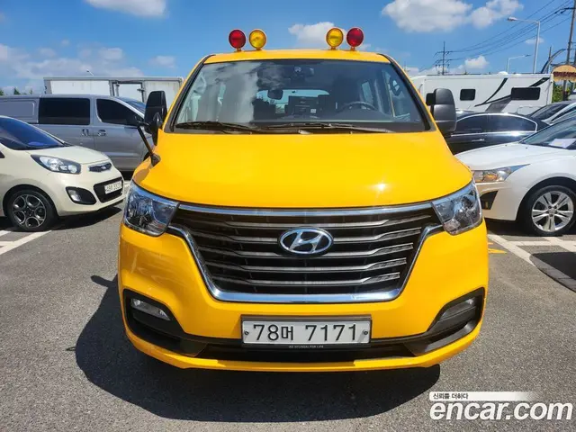 Hyundai Starex 2021 2.4 автомат (гидро), миниатюра 3