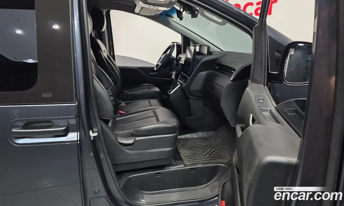Hyundai Staria 2022 2.2 автомат (гидро), фото 11
