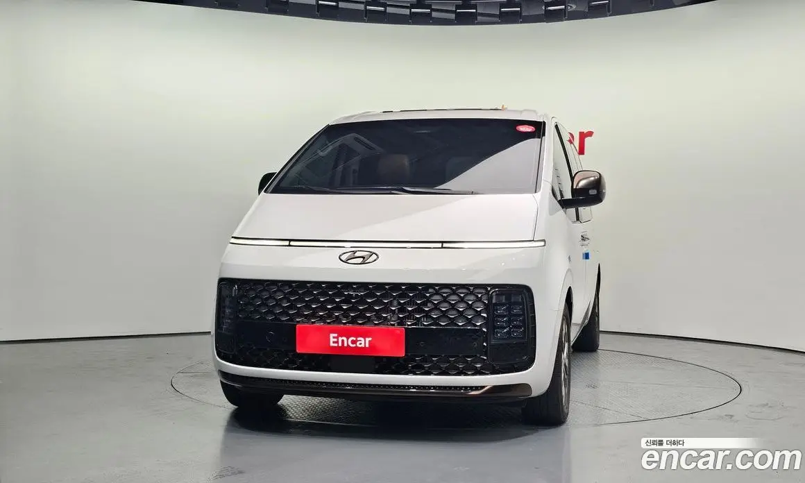 Hyundai Staria 2023 2.2 автомат (гидро), фото 3