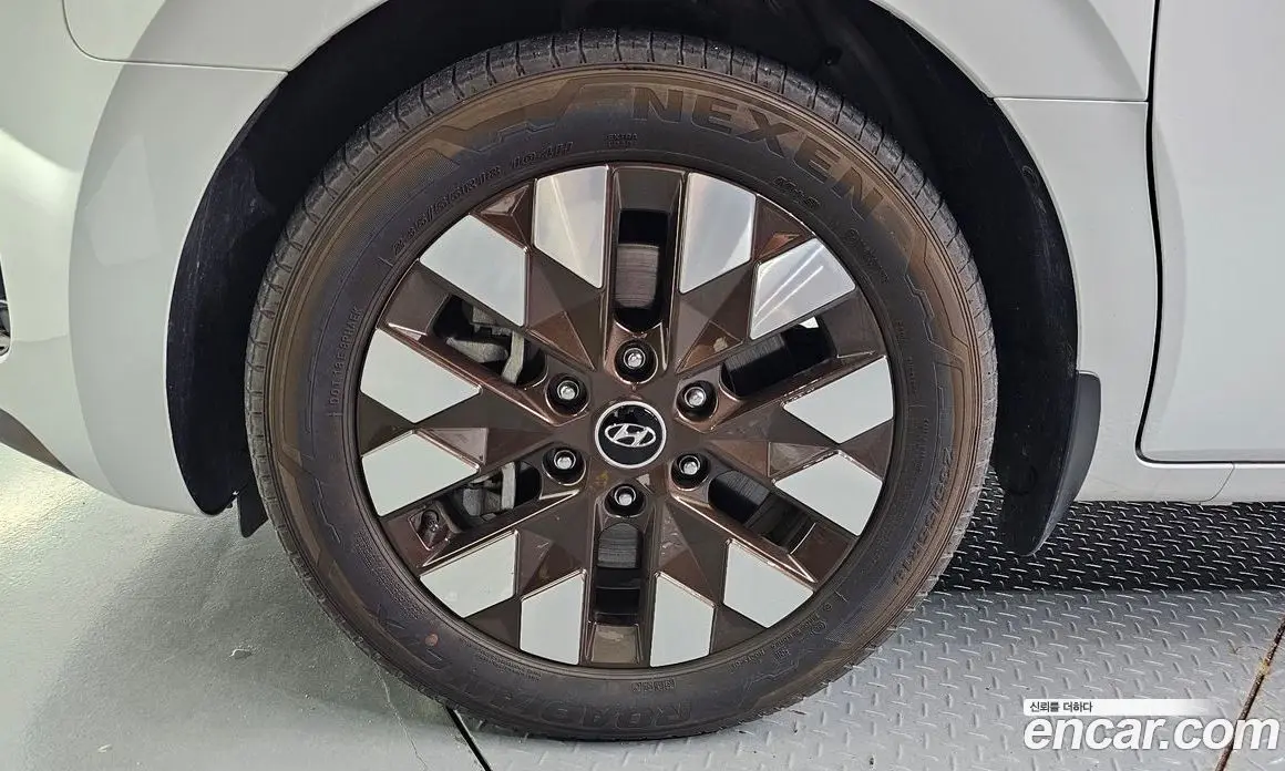 Hyundai Staria 2023 2.2 автомат (гидро), фото 5