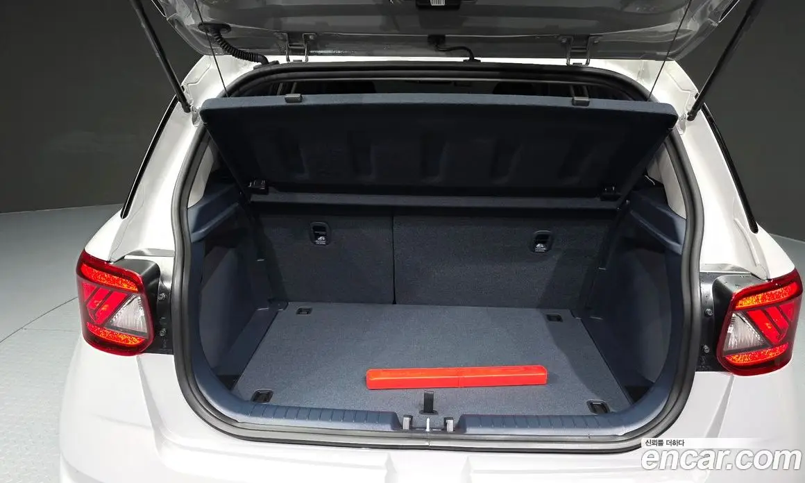 Hyundai Venue 2025 1.6 автомат (гидро), фото 20