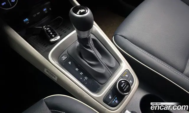 Hyundai Venue 2025 1.6 автомат (гидро), миниатюра 9