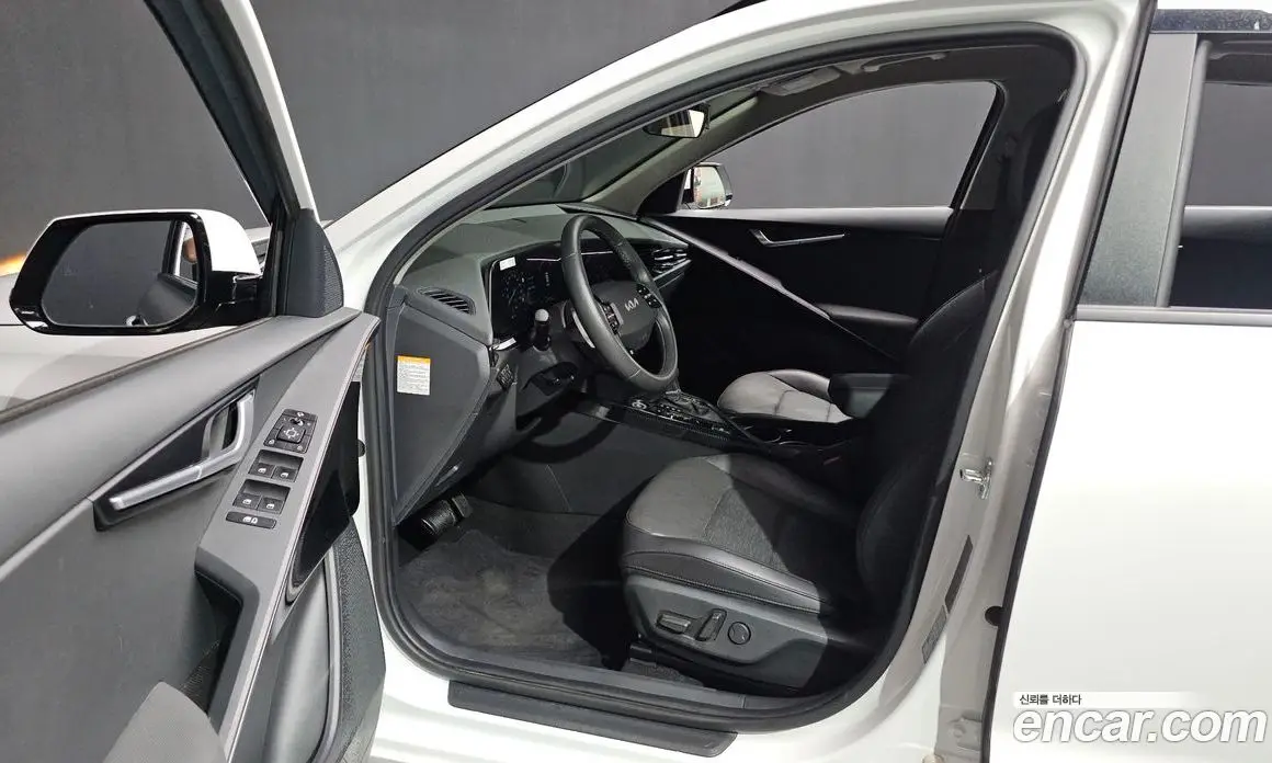 Kia Niro 2022 1.6 автомат (гидро), фото 13