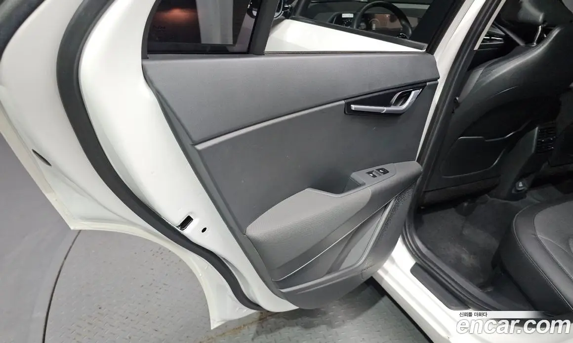 Kia Niro 2022 1.6 автомат (гидро), фото 15