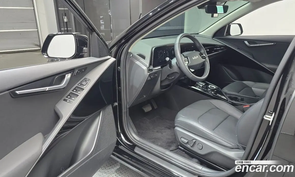 Kia Niro 2023 0.2 автомат (гидро), фото 13