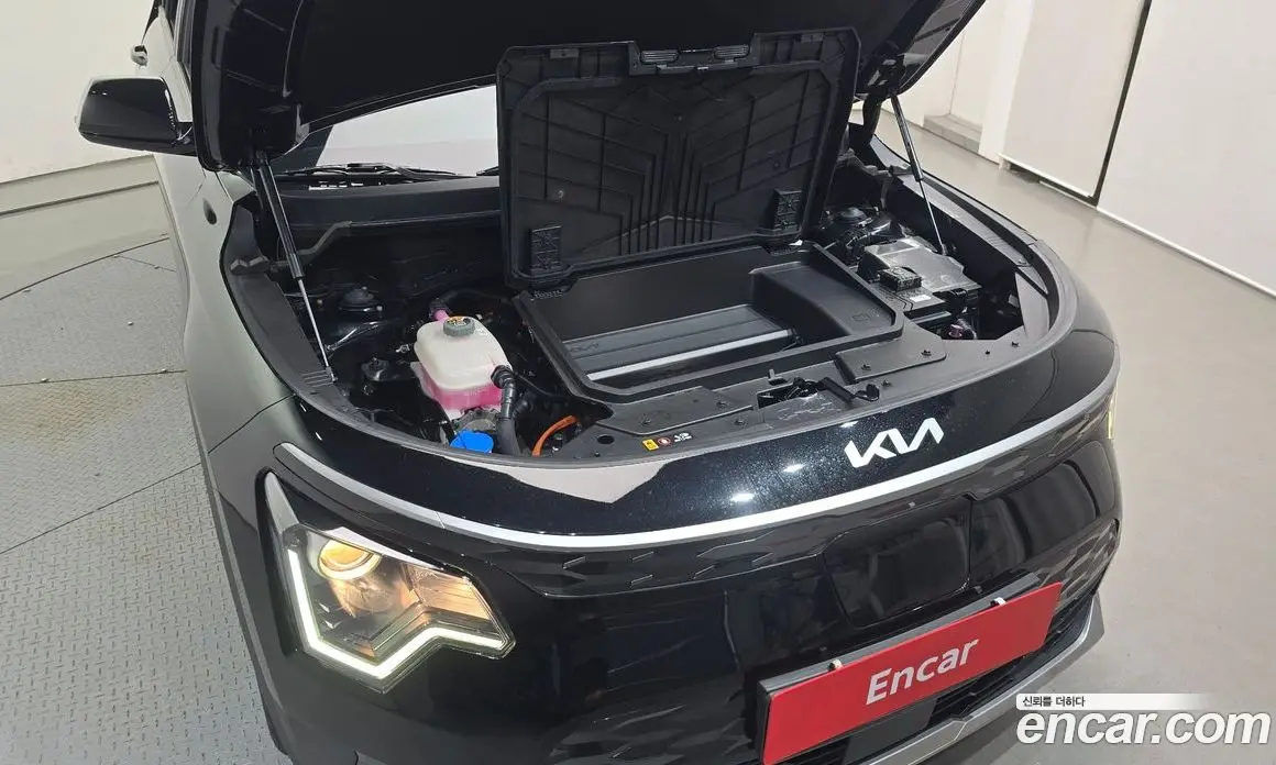 Kia Niro 2023 0.2 автомат (гидро), фото 6