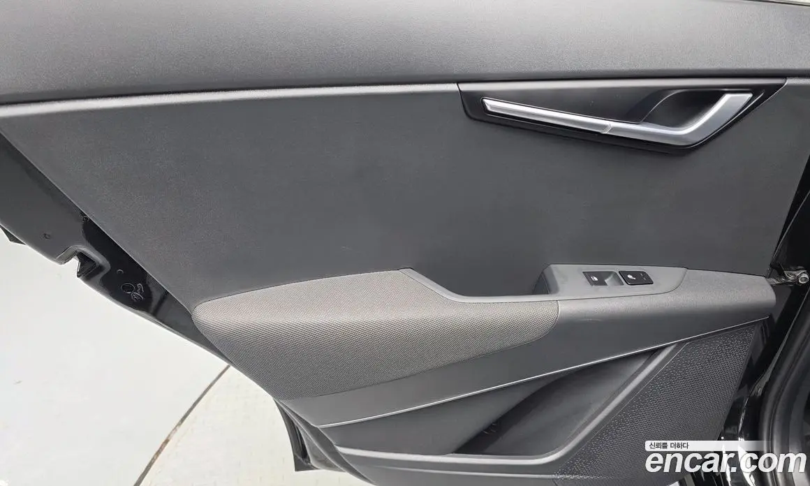 Kia Niro 2023 0.2 автомат (гидро), фото 14