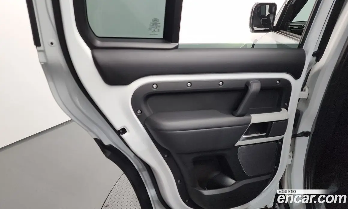 Land Rover Defender 2022 3.0 автомат (гидро), фото 15