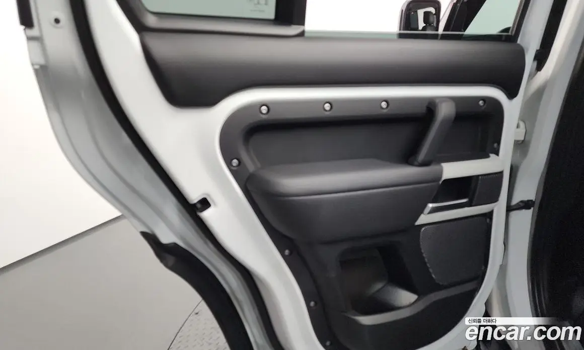 Land Rover Defender 2022 3.0 автомат (гидро), фото 26