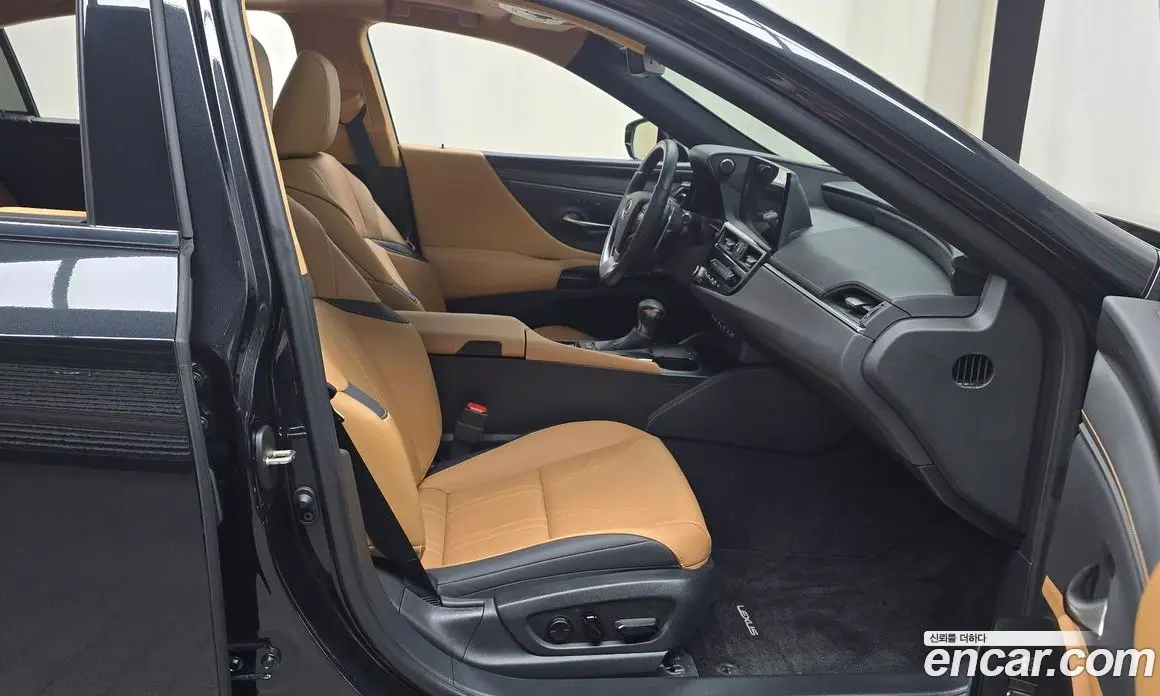 Lexus ES 2023 2.5 автомат (гидро), фото 15
