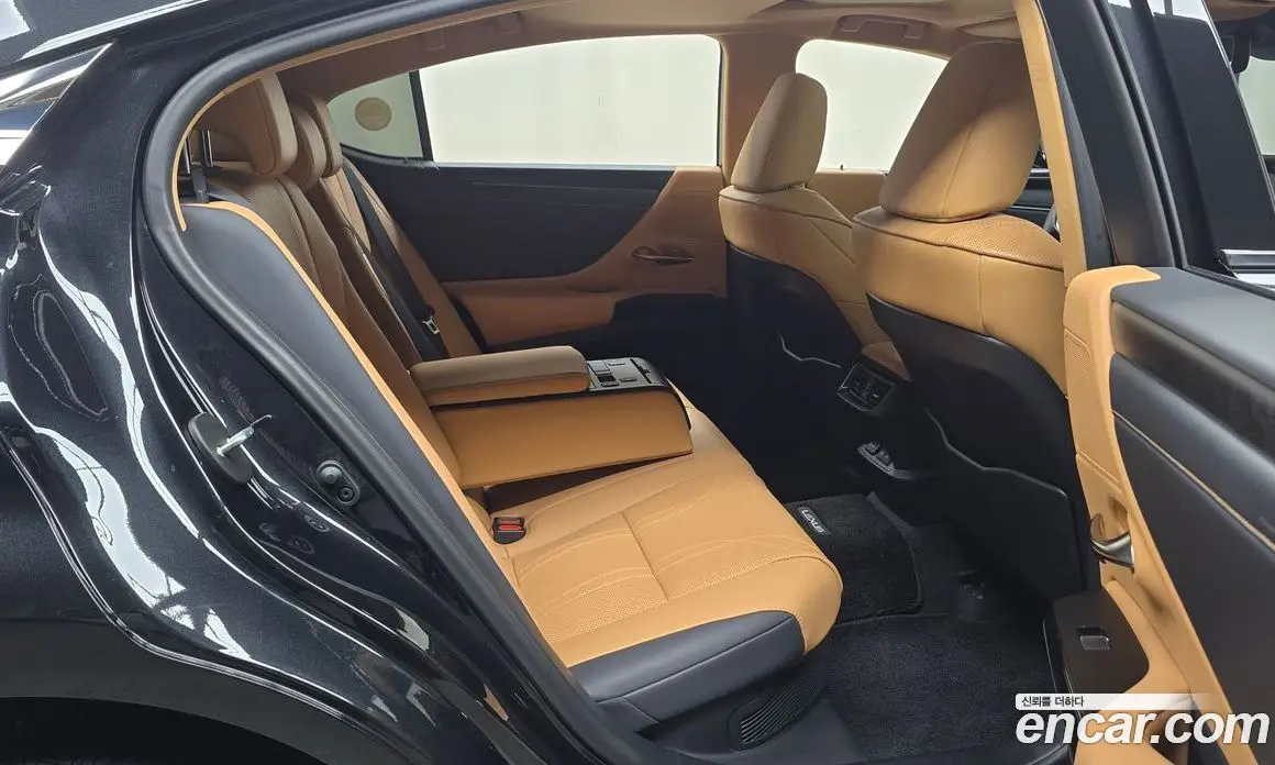 Lexus ES 2023 2.5 автомат (гидро), фото 16
