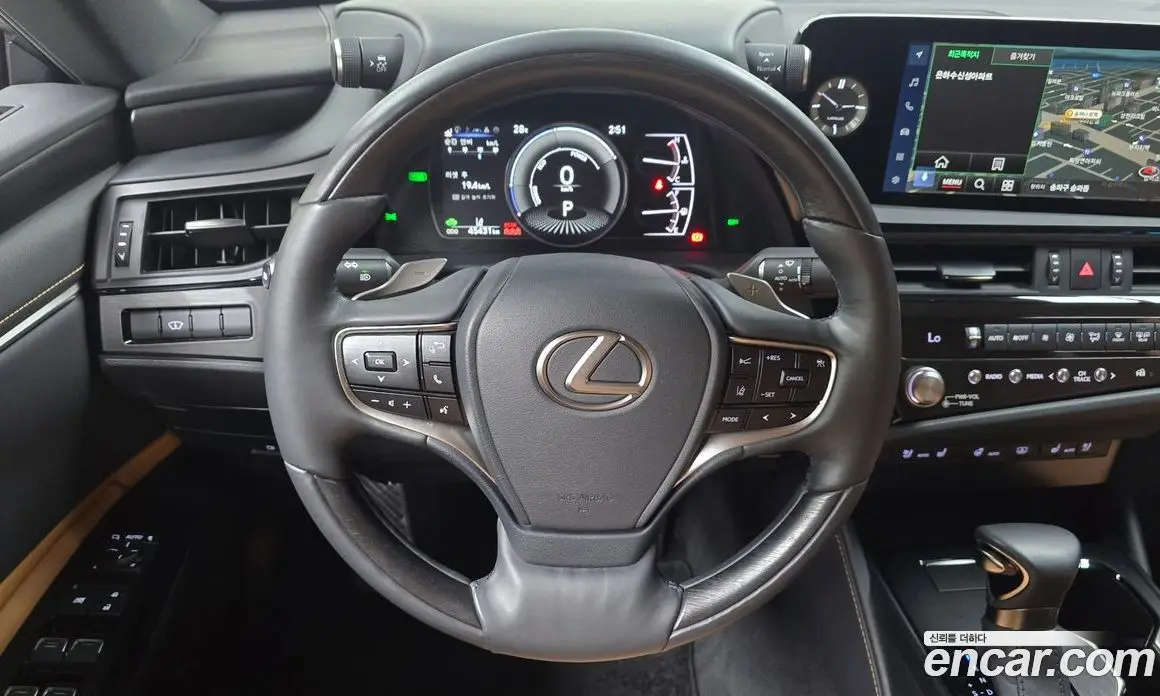 Lexus ES 2023 2.5 автомат (гидро), фото 17