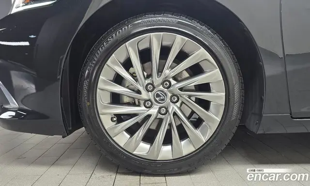 Lexus ES 2023 2.5 автомат (гидро), миниатюра 4