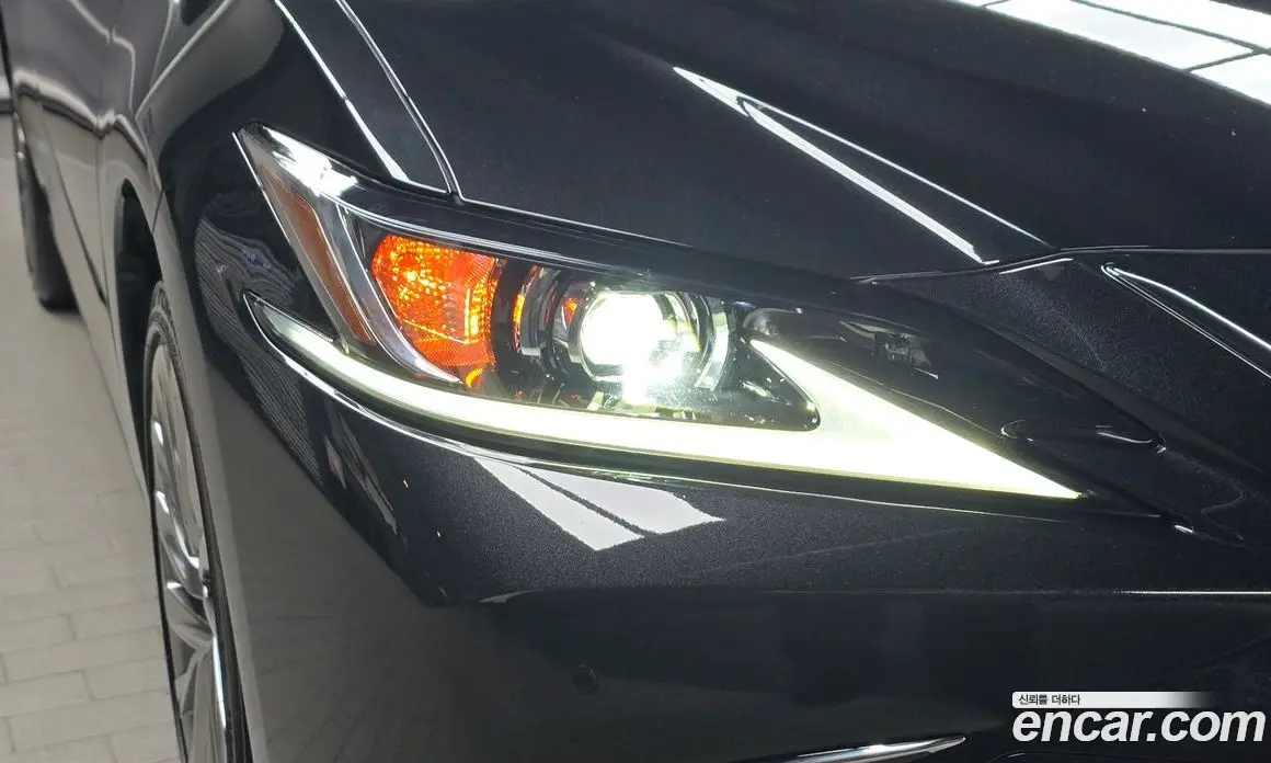 Lexus ES 2023 2.5 автомат (гидро), фото 7