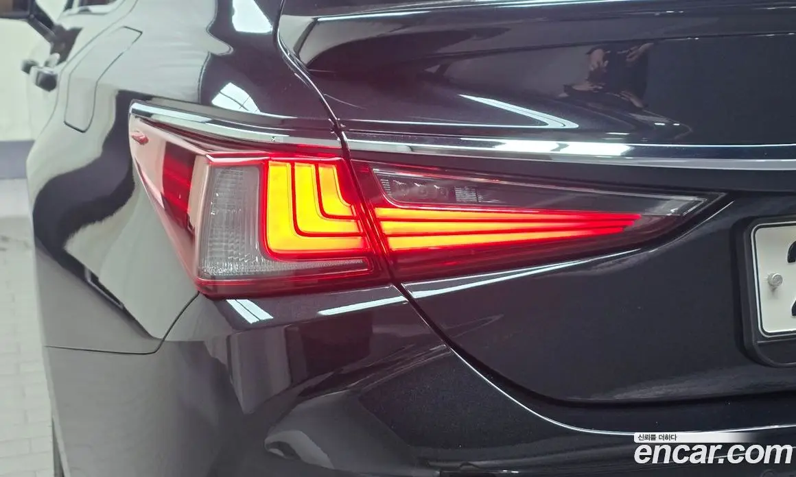Lexus ES 2023 2.5 автомат (гидро), фото 8