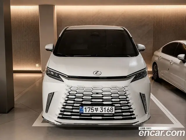 Lexus LM, 2025, 2 804 км