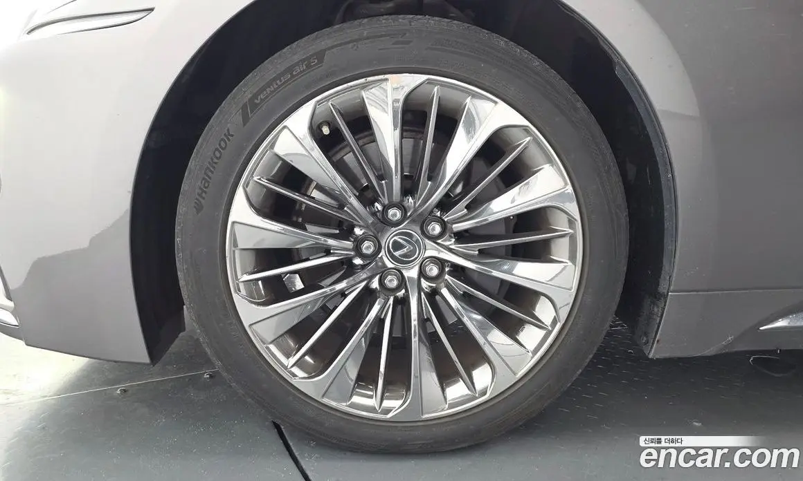 Lexus LS 2019 3.5 автомат (гидро), фото 5