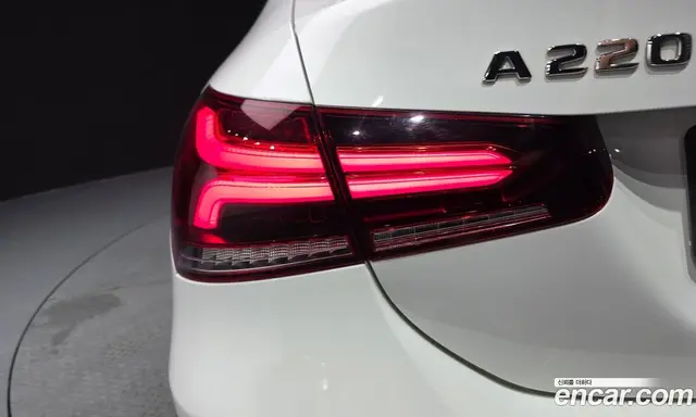 Mercedes-Benz A-Class 2021 2.0 автомат (гидро), миниатюра 9