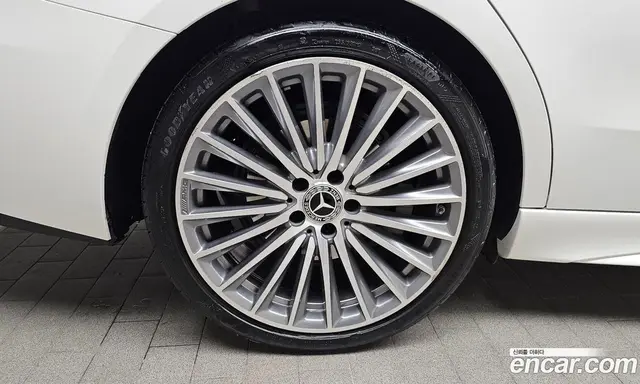 Mercedes-Benz C-Class 2023 2.0 автомат (гидро), миниатюра 4