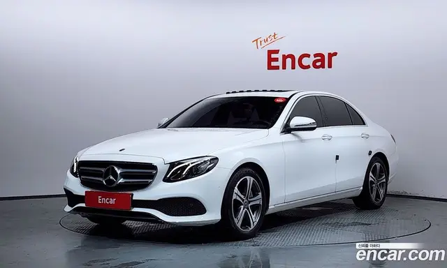 Mercedes-Benz E-Class 2018 2.0 автомат (гидро), миниатюра 1