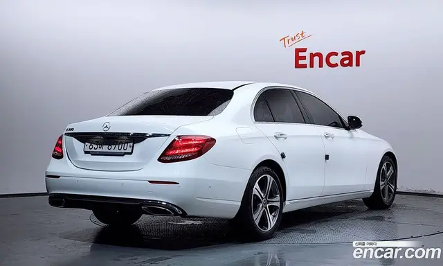 Mercedes-Benz E-Class 2018 2.0 автомат (гидро), миниатюра 2