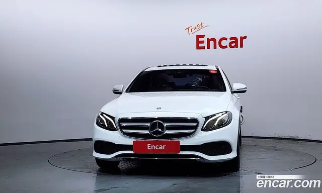 Mercedes-Benz E-Class 2018 2.0 автомат (гидро), миниатюра 3