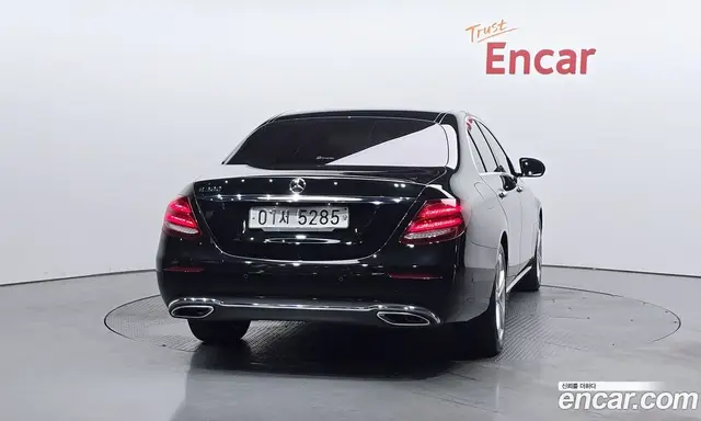 Mercedes-Benz E-Class 2018 2.0 автомат (гидро), миниатюра 3