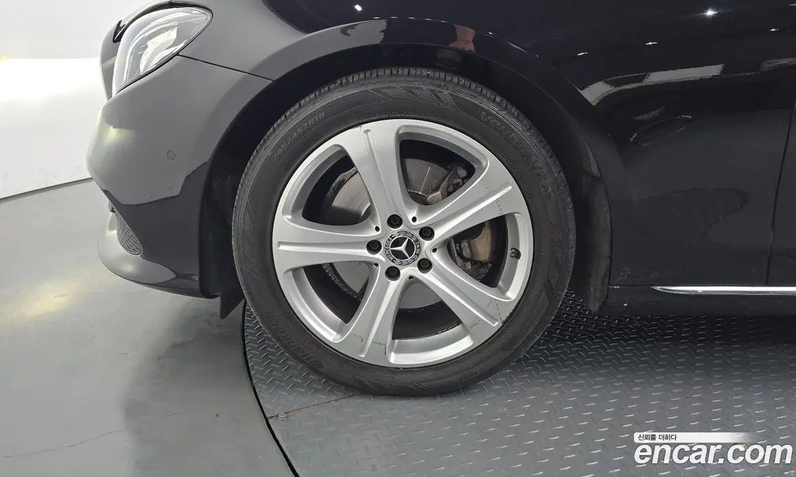 Mercedes-Benz E-Class 2018 2.0 автомат (гидро), фото 4