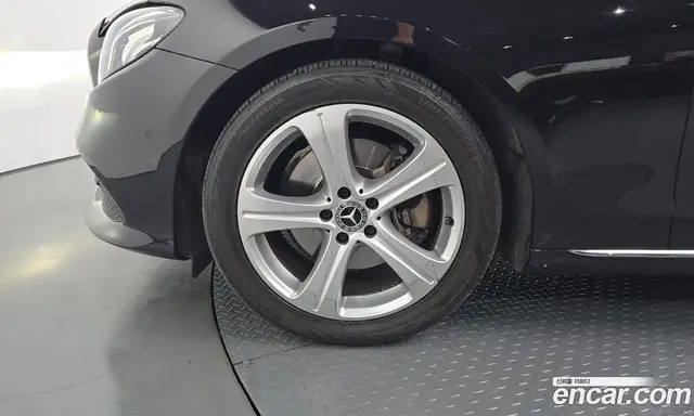 Mercedes-Benz E-Class 2018 2.0 автомат (гидро), миниатюра 4
