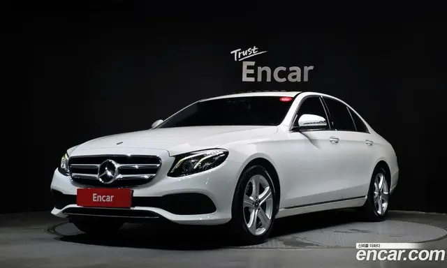 Mercedes-Benz E-Class 2018 1.9 автомат (гидро), миниатюра 1