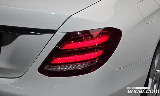 Mercedes-Benz E-Class 2018 1.9 автомат (гидро), миниатюра 9