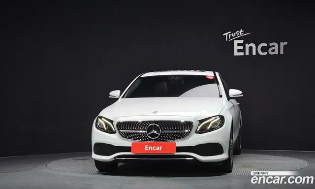 Mercedes-Benz E-Class 2019 2.0 автомат (гидро), миниатюра 3