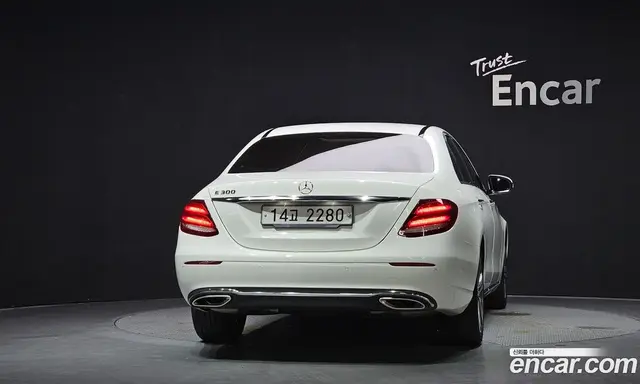 Mercedes-Benz E-Class 2019 2.0 автомат (гидро), миниатюра 4