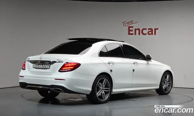 Mercedes-Benz E-Class 2020 2.0 автомат (гидро), миниатюра 1