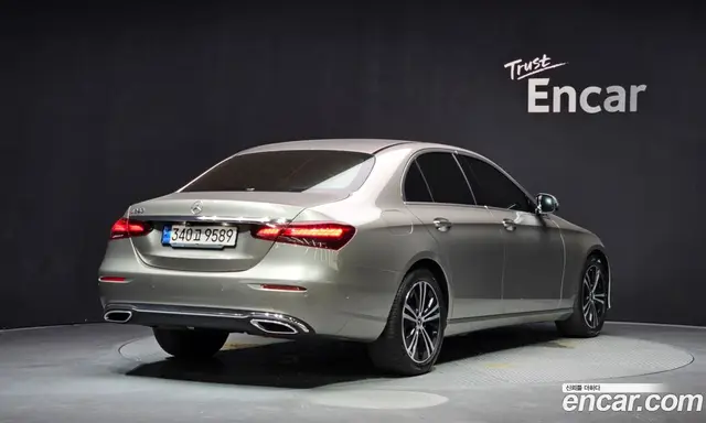 Mercedes-Benz E-Class 2020 2.0 автомат (гидро), миниатюра 2