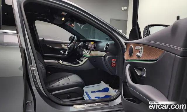 Mercedes-Benz E-Class 2022 2.0 автомат (гидро), миниатюра 12