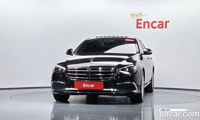 Mercedes-Benz E-Class 2022 2.0 автомат (гидро), миниатюра 2
