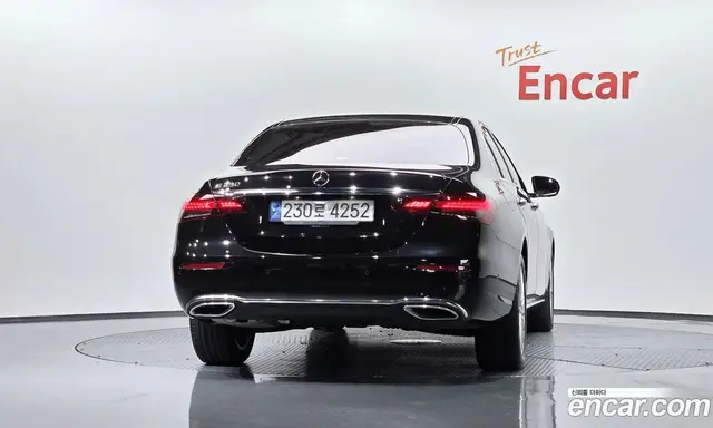 Mercedes-Benz E-Class 2022 2.0 автомат (гидро), миниатюра 3