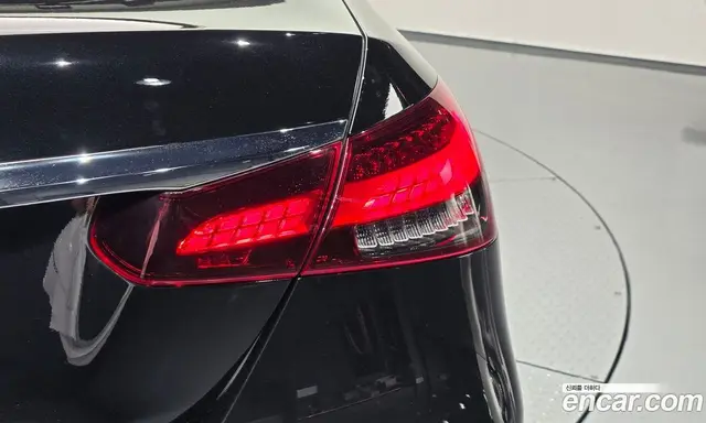 Mercedes-Benz E-Class 2022 2.0 автомат (гидро), миниатюра 8