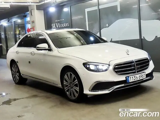 Mercedes-Benz E-Class 2022 2.0 автомат (гидро), миниатюра 1