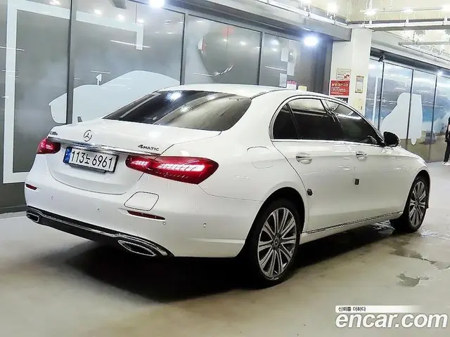 Mercedes-Benz E-Class 2022 2.0 автомат (гидро), миниатюра 2