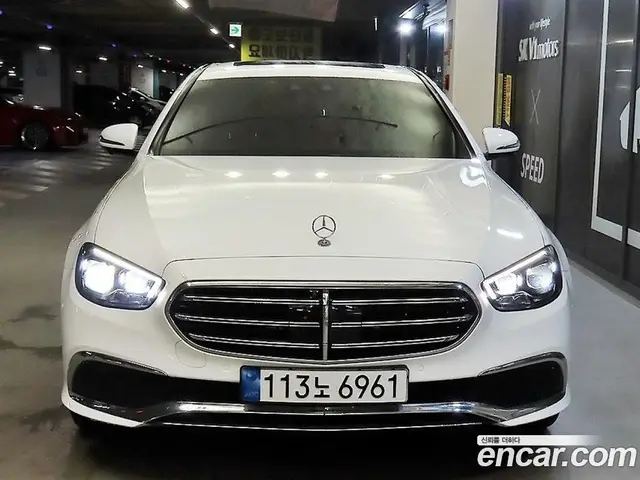 Mercedes-Benz E-Class 2022 2.0 автомат (гидро), миниатюра 3